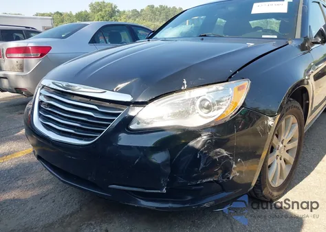 2013 Chrysler 200 Touring z USA, uszkodzony, nr VIN 1C3CCBBB8DN701736